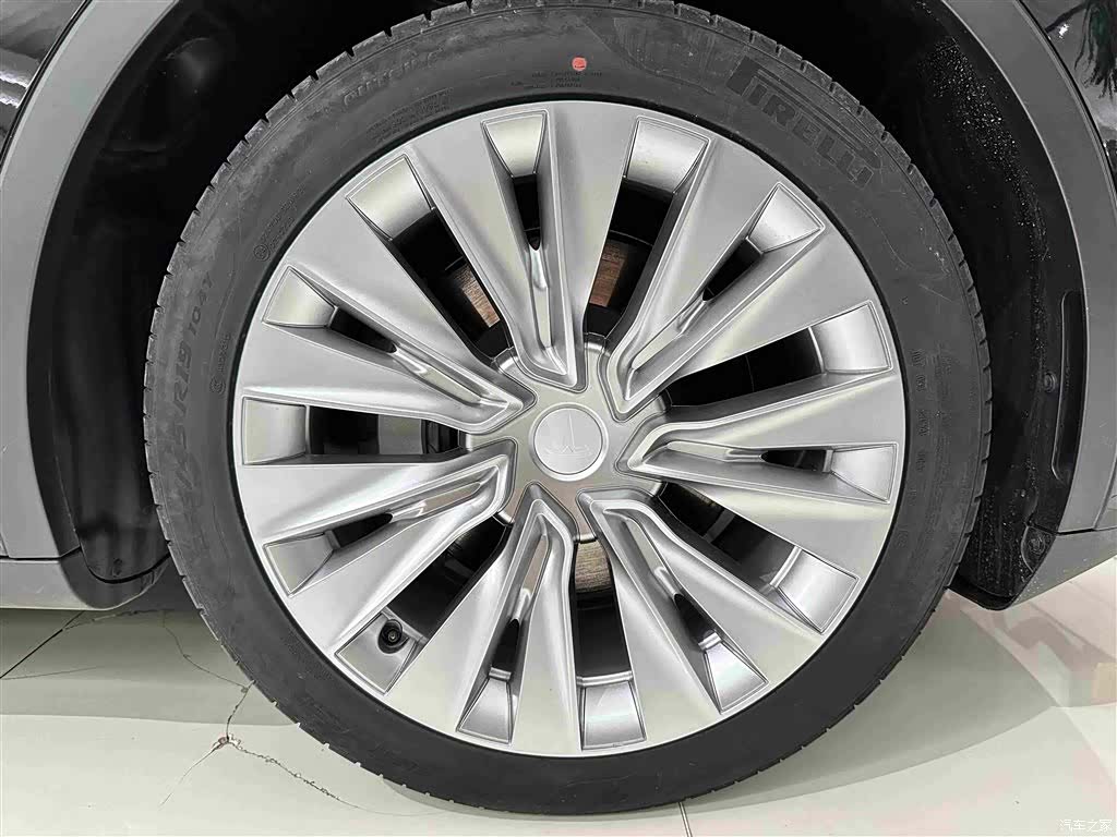 Tesla Model Y, 2023 31