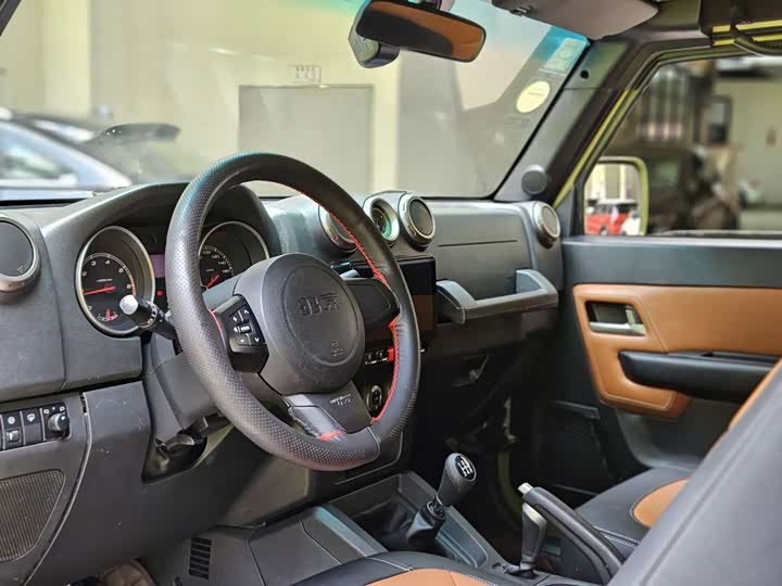 BAIC Off-road BJ40 2014 2.4L МКПП chuan yue ban
