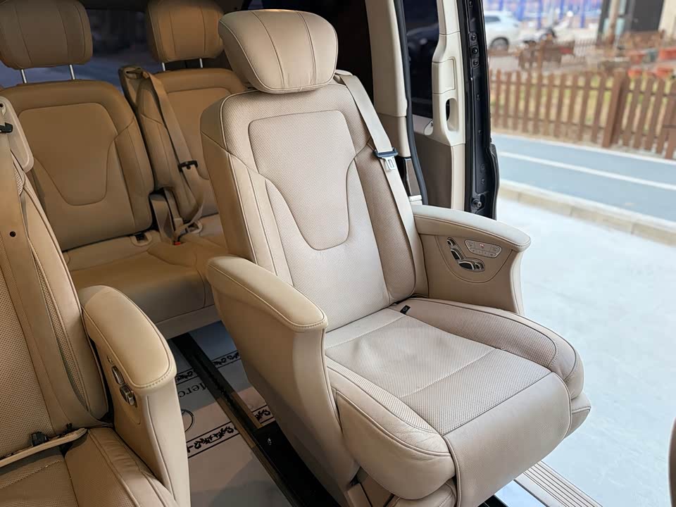 Mercedes-Benz V-class