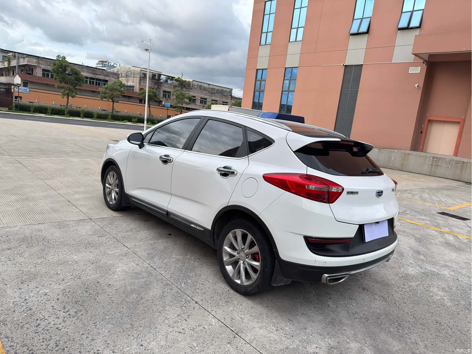 Geely Emgrand, 2017 4