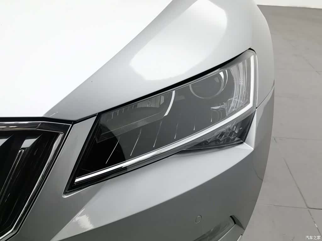 Skoda Superb, 2018 7