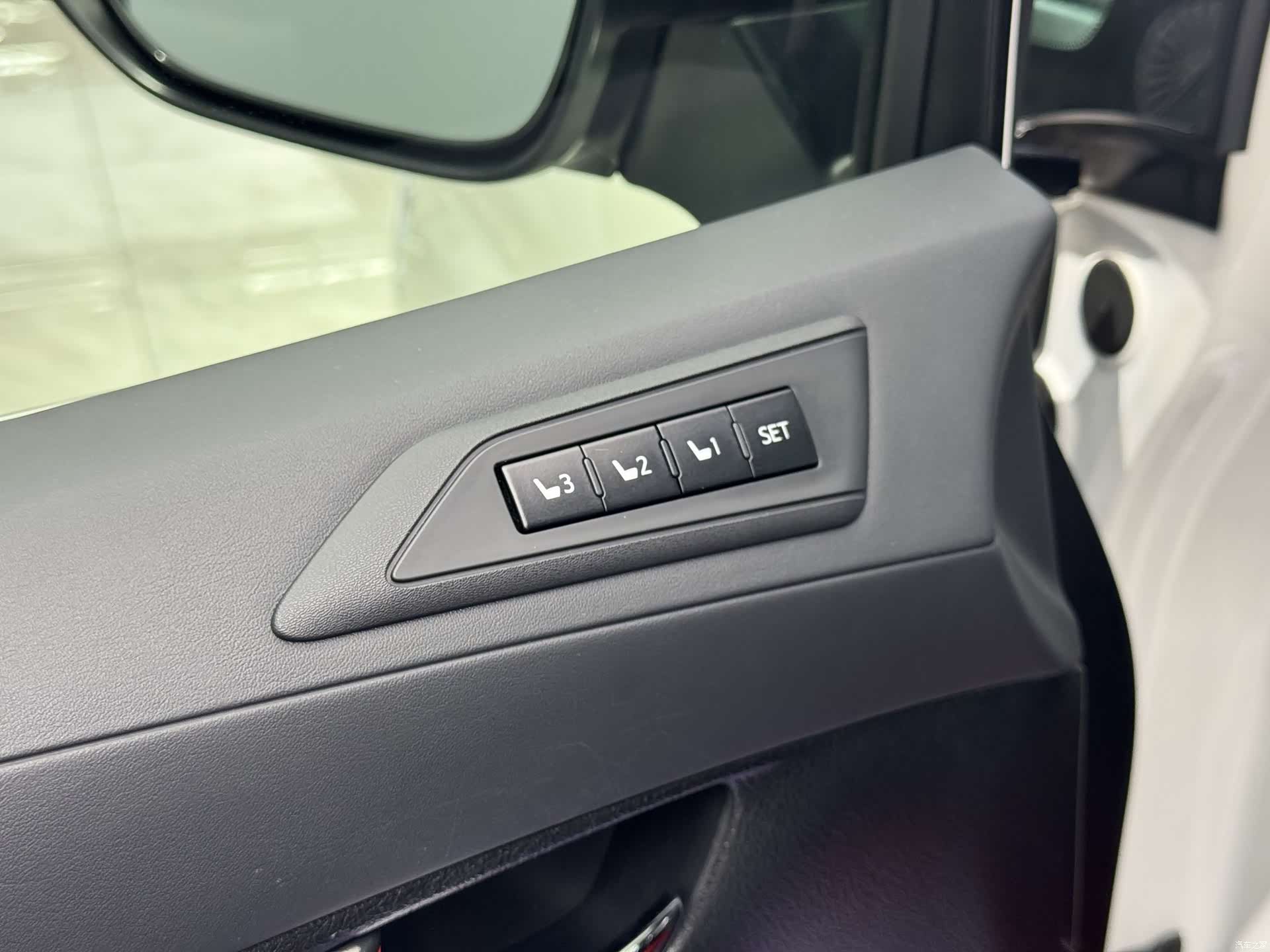 Toyota Vellfire, 2021 11