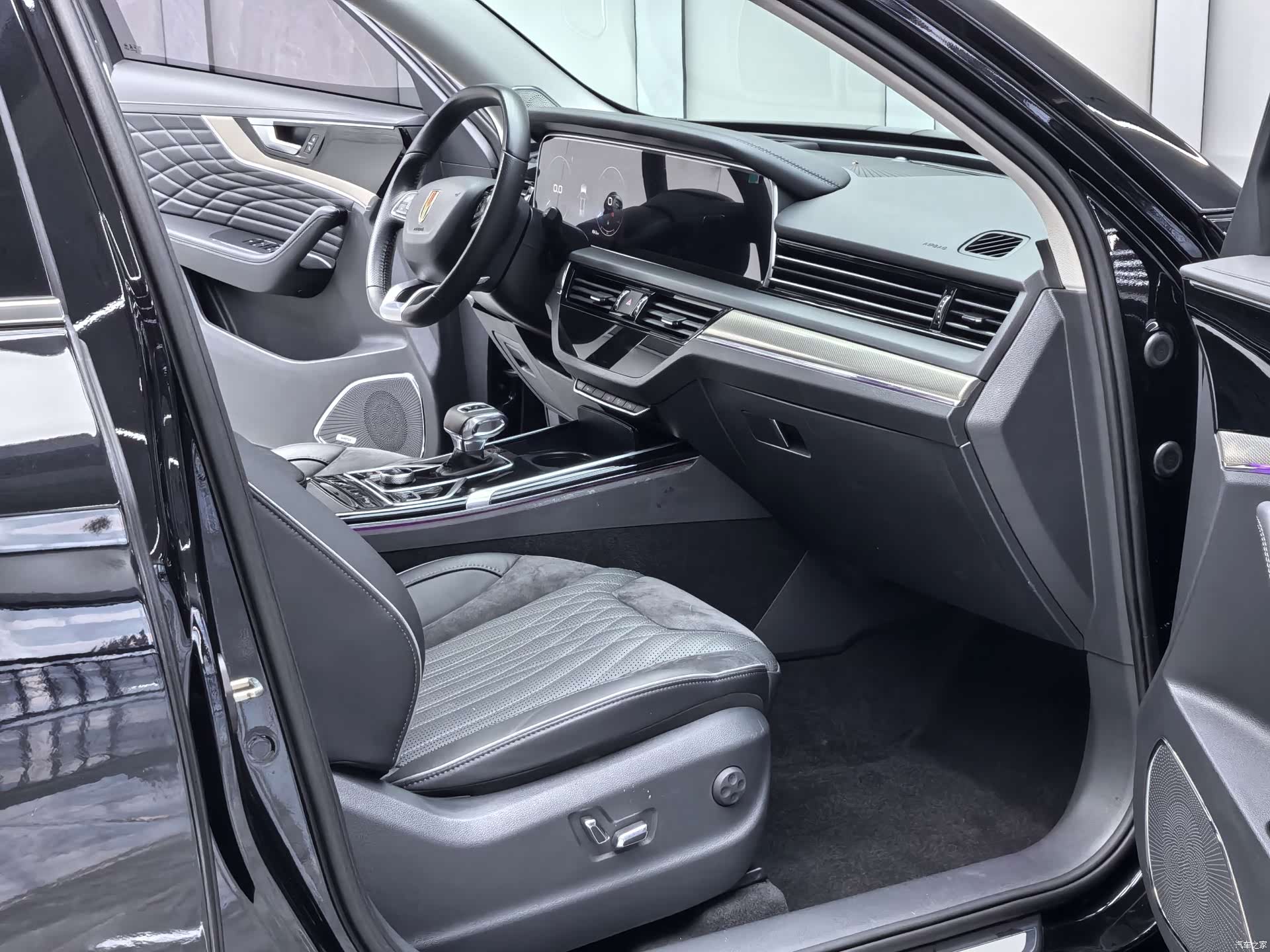 Hongqi HS5, 2022 11