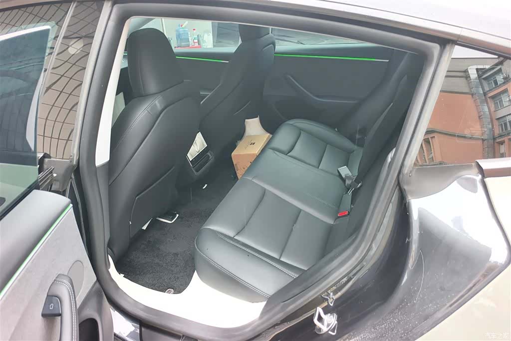 Tesla Model 3, 2024 11