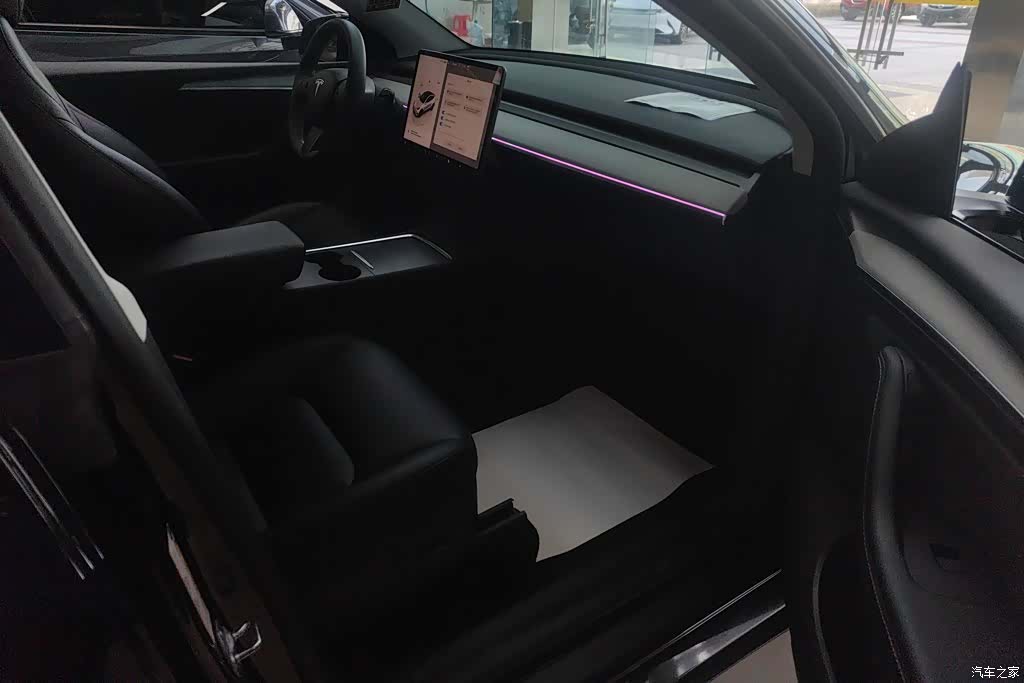 Tesla Model Y, 2024 8