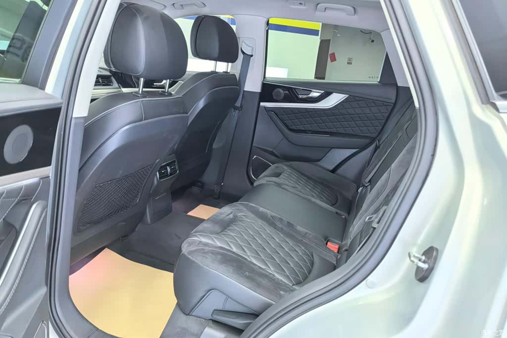 Hongqi HS5, 2020 11