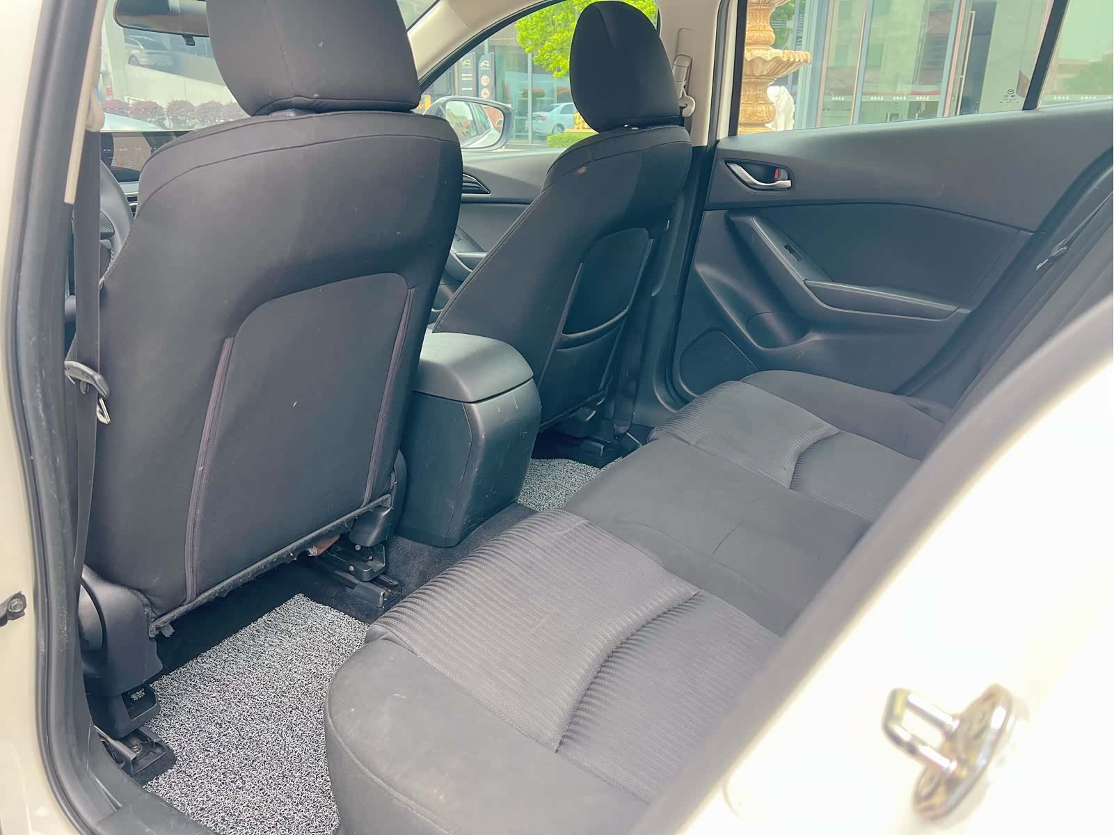 Mazda Mazda3, 2015 10