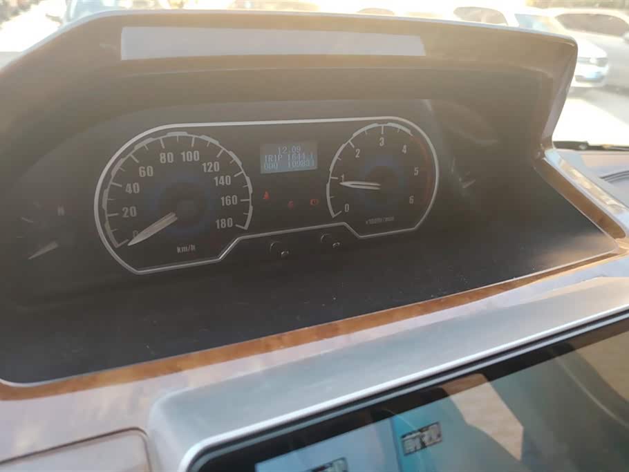 MAXUS Xintu V80
