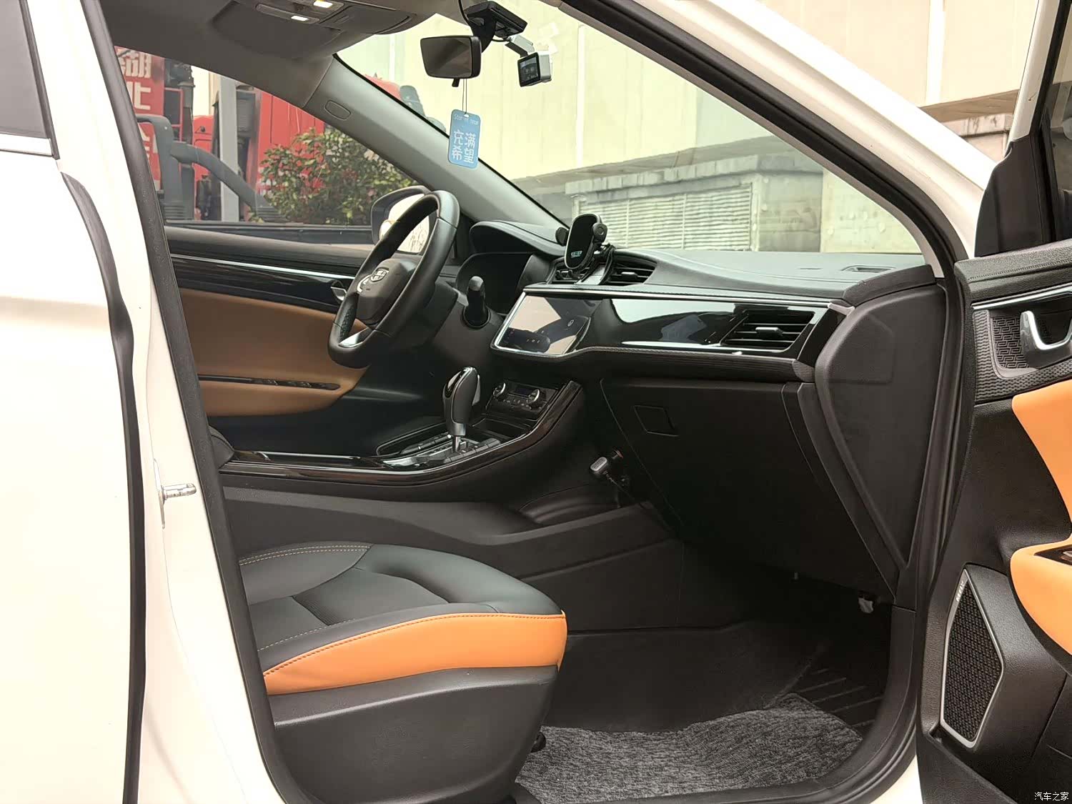 Geely Emgrand, 2020 8