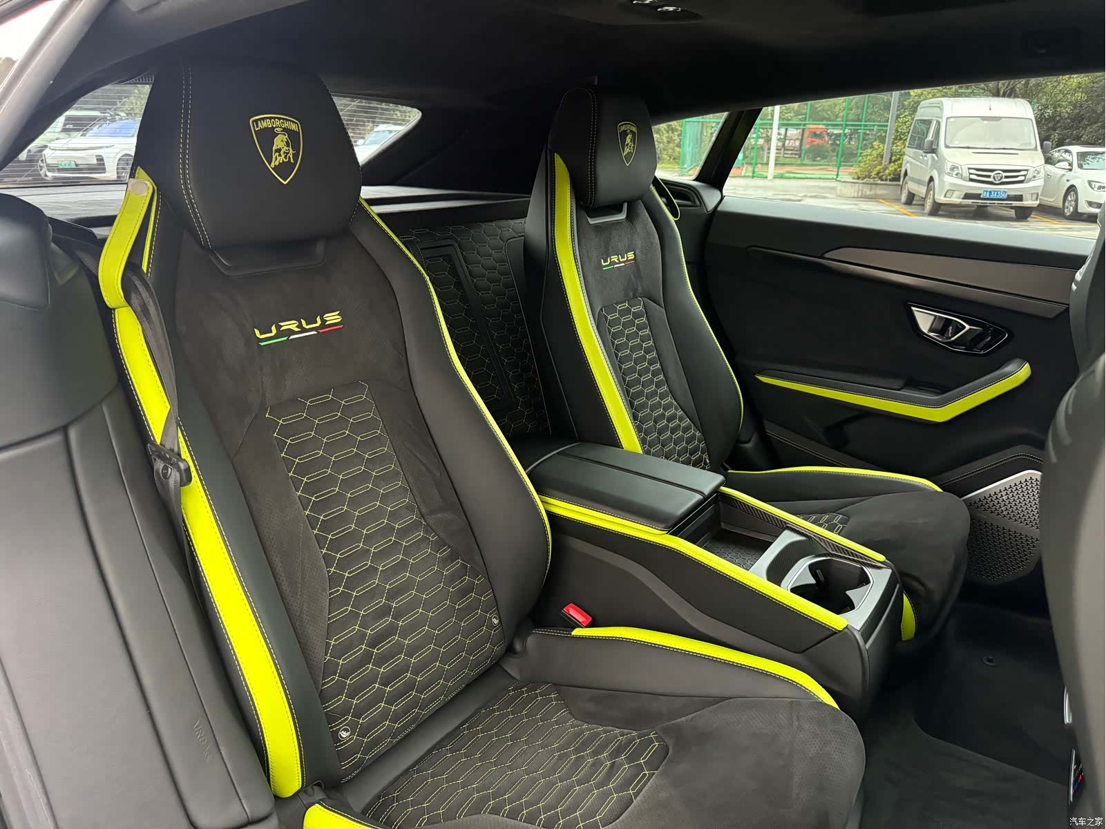 Lamborghini Urus, 2022 16