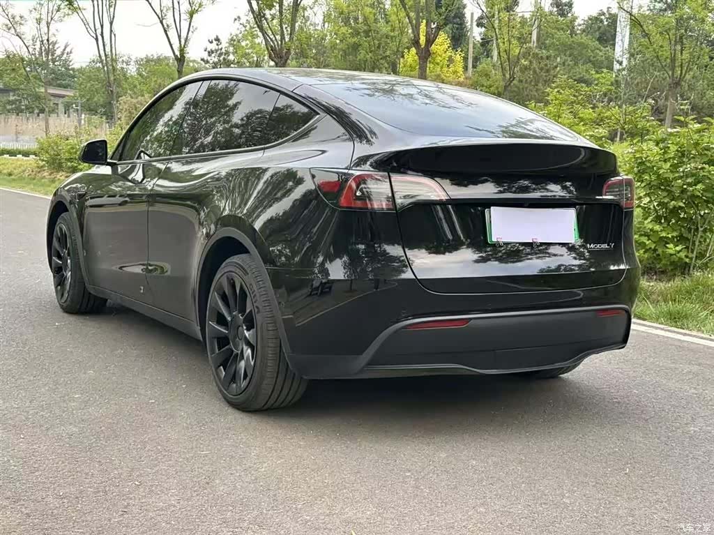 Tesla Model Y, 2023 7