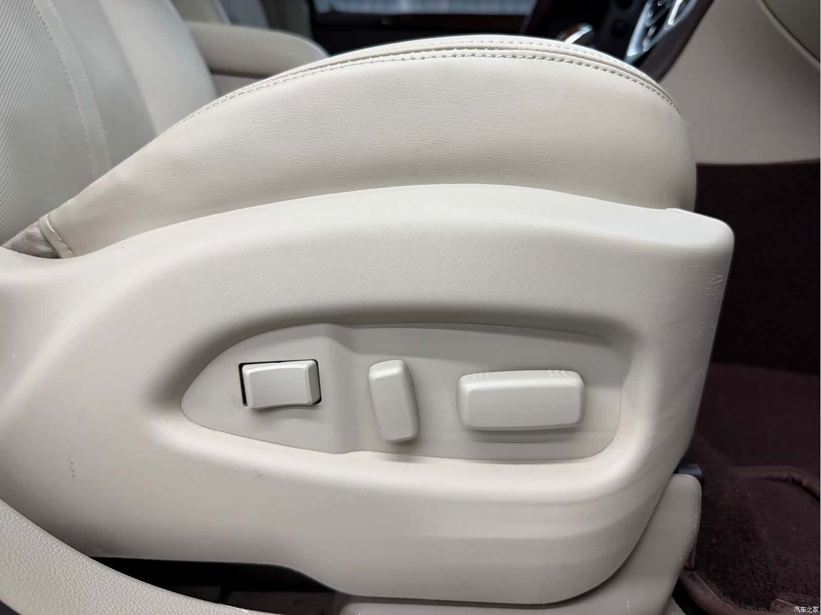 Cadillac SRX, 2013 6