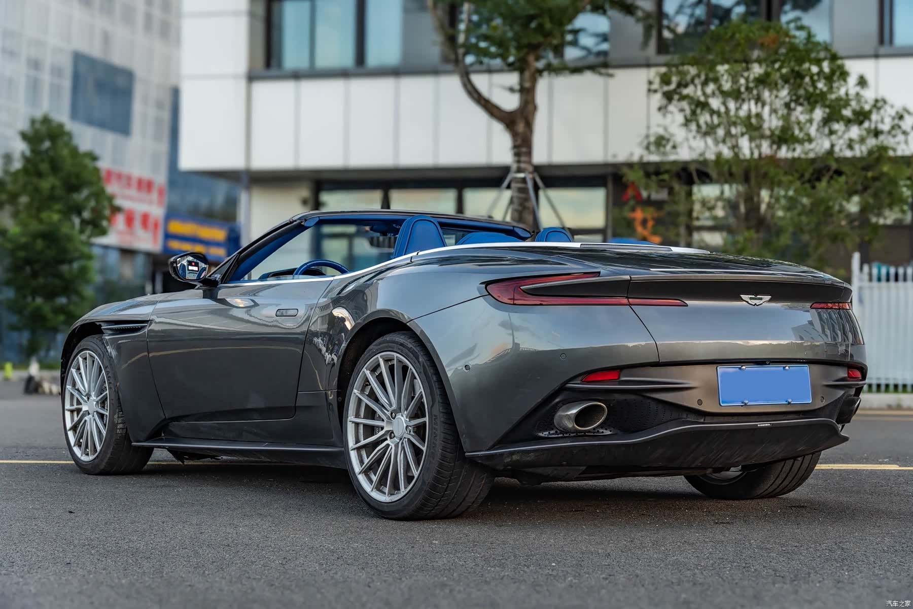 Aston Martin DB11, 2018 6