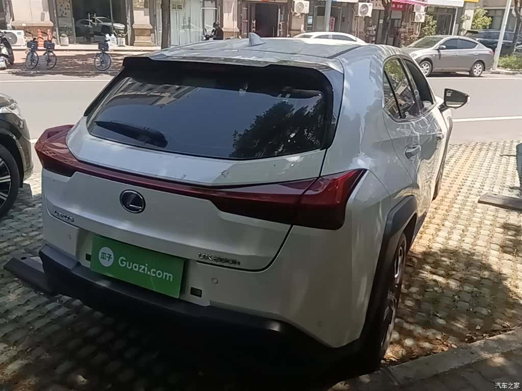 Lexus UX, 2020 7