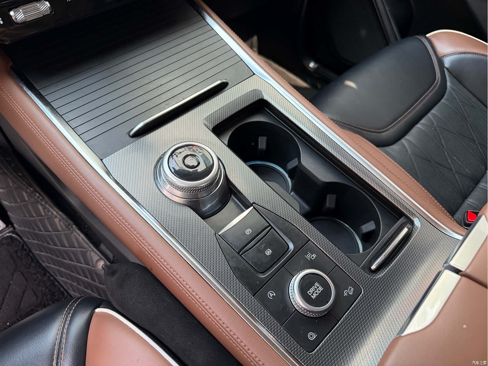 Ford Explorer, 2023 13