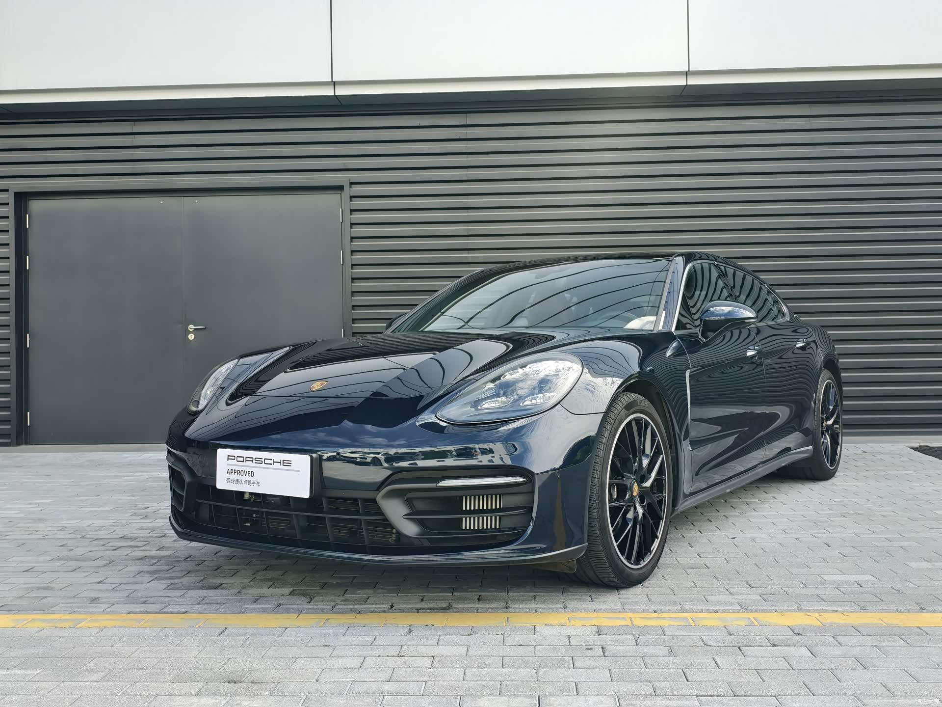 Porsche Panamera, 2022 1