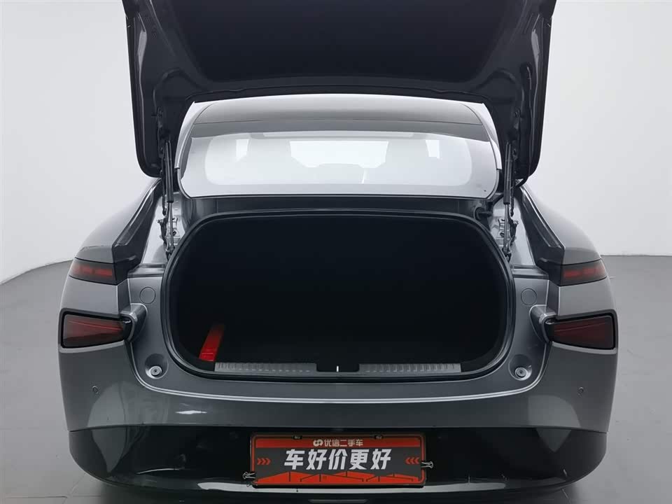 XPENG P7