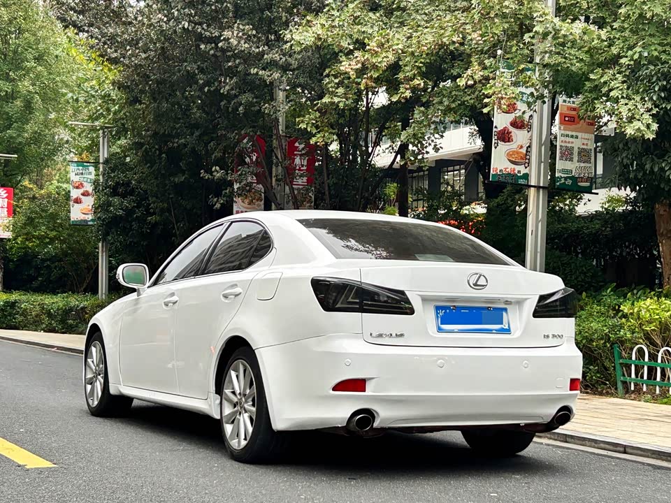 Lexus IS