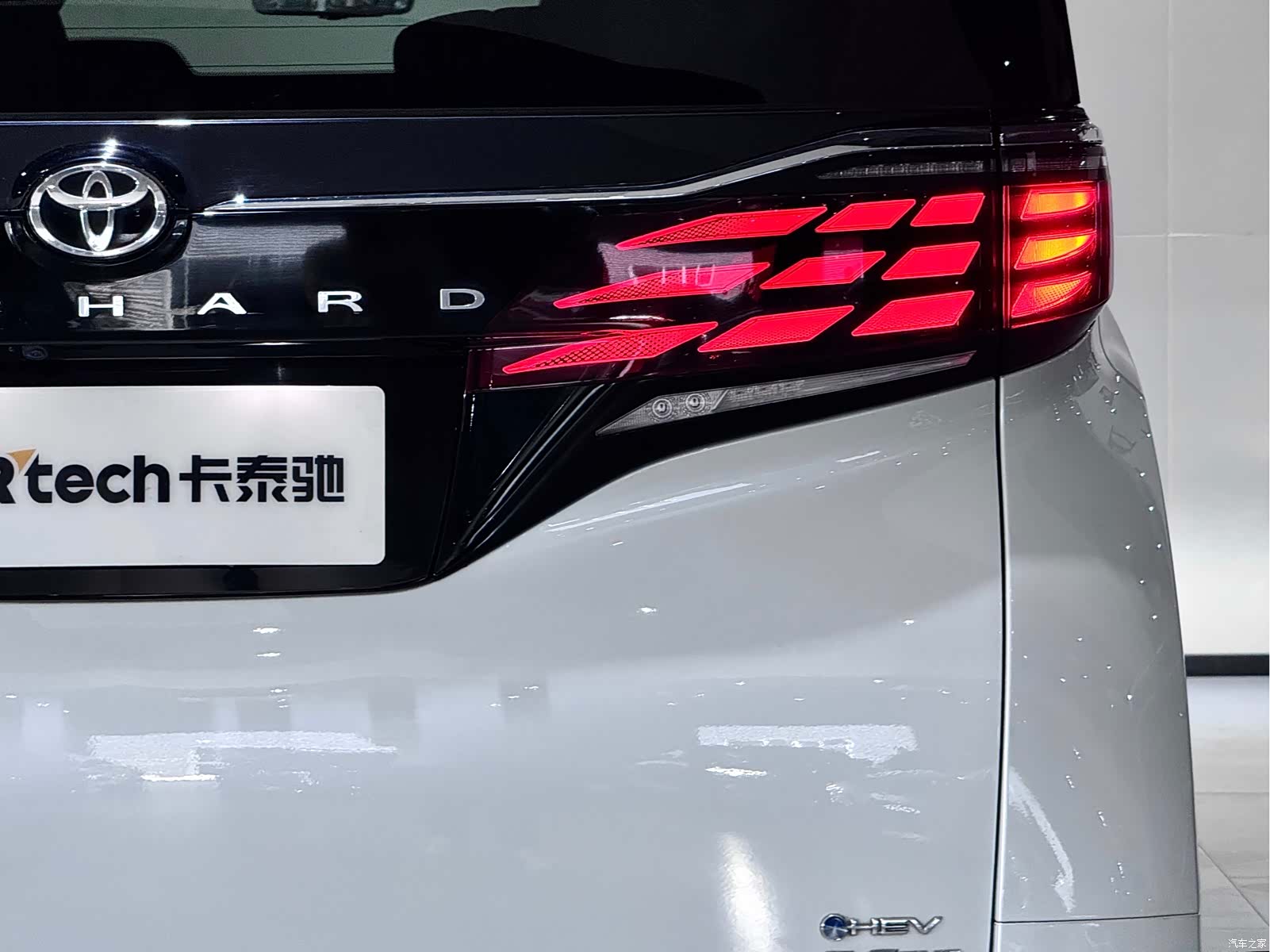 Toyota Alphard, 2024 13