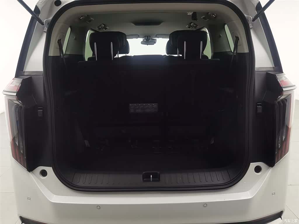 Trumpchi E9, 2025 16