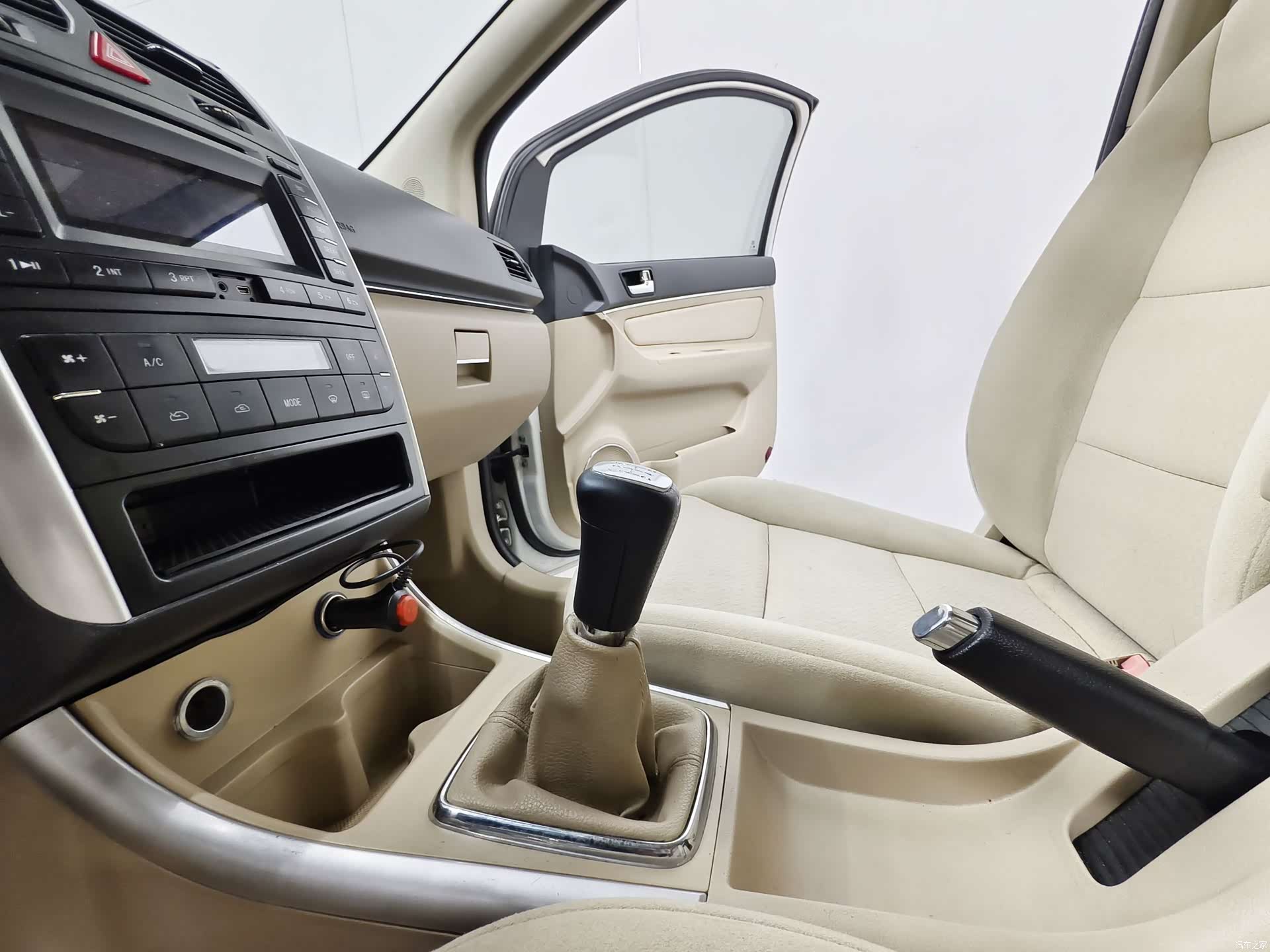 BAIC E Series, 2015 11