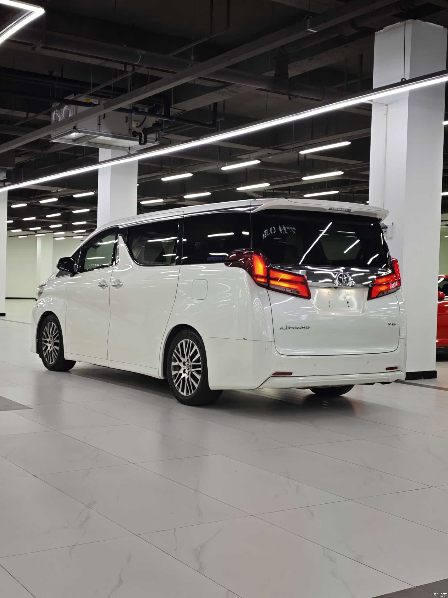 Toyota Alphard, 2015 3