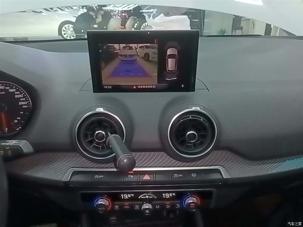 Audi Q2L, 2021 13