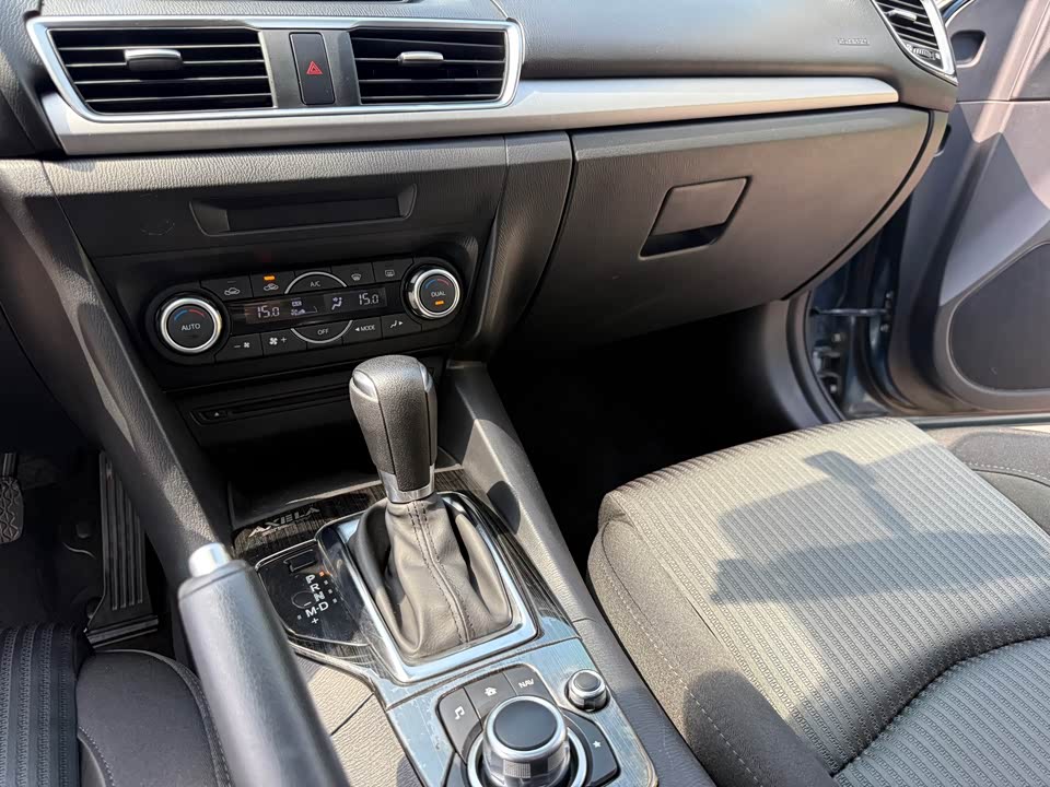 Mazda 3 Angkesaila