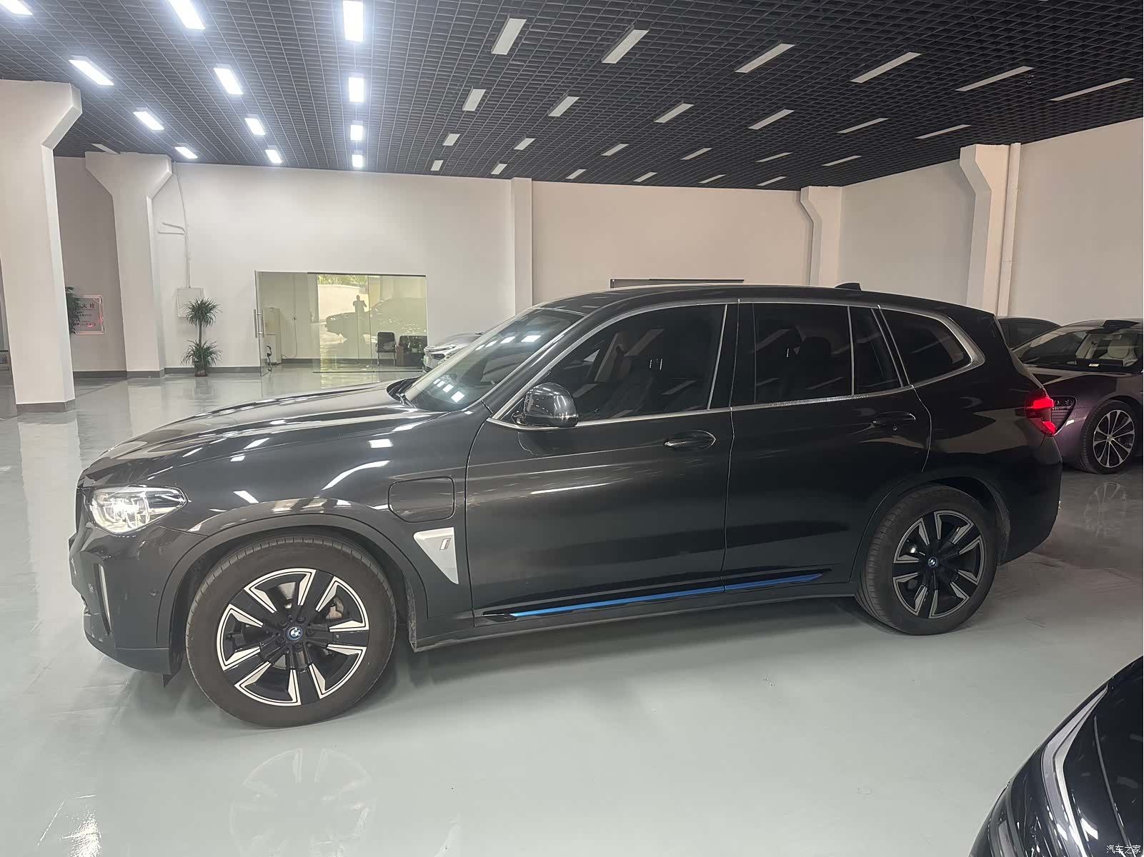 BMW iX3, 2021 3