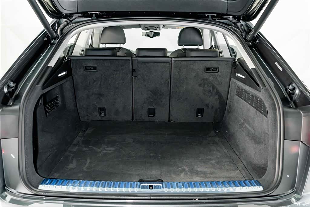 Audi Q8, 2021 24