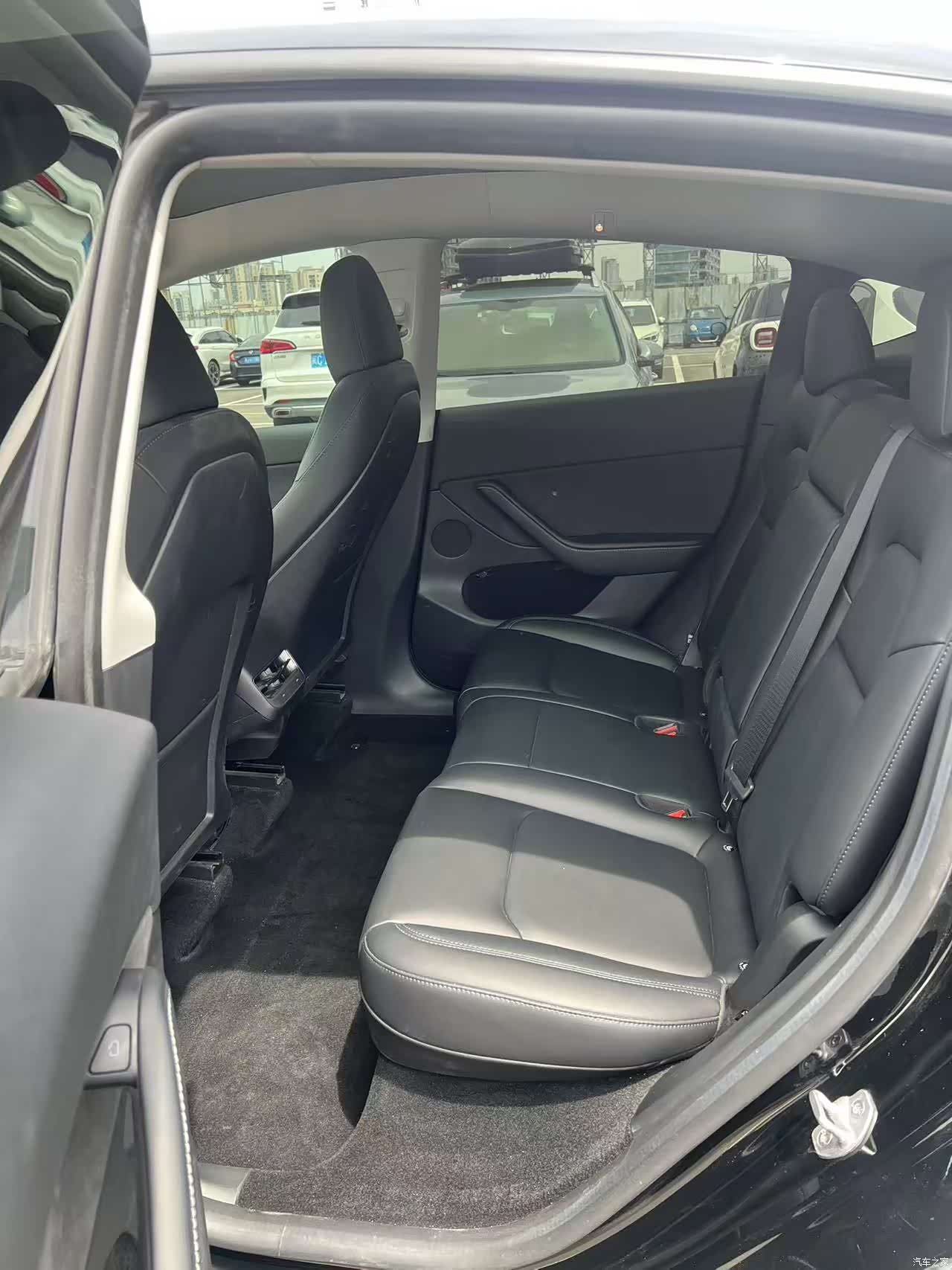 Tesla Model Y, 2023 4