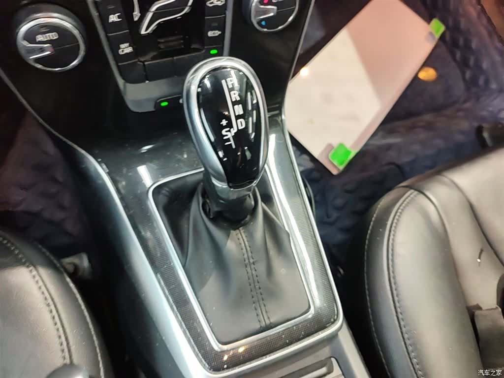Volvo V40, 2019 14