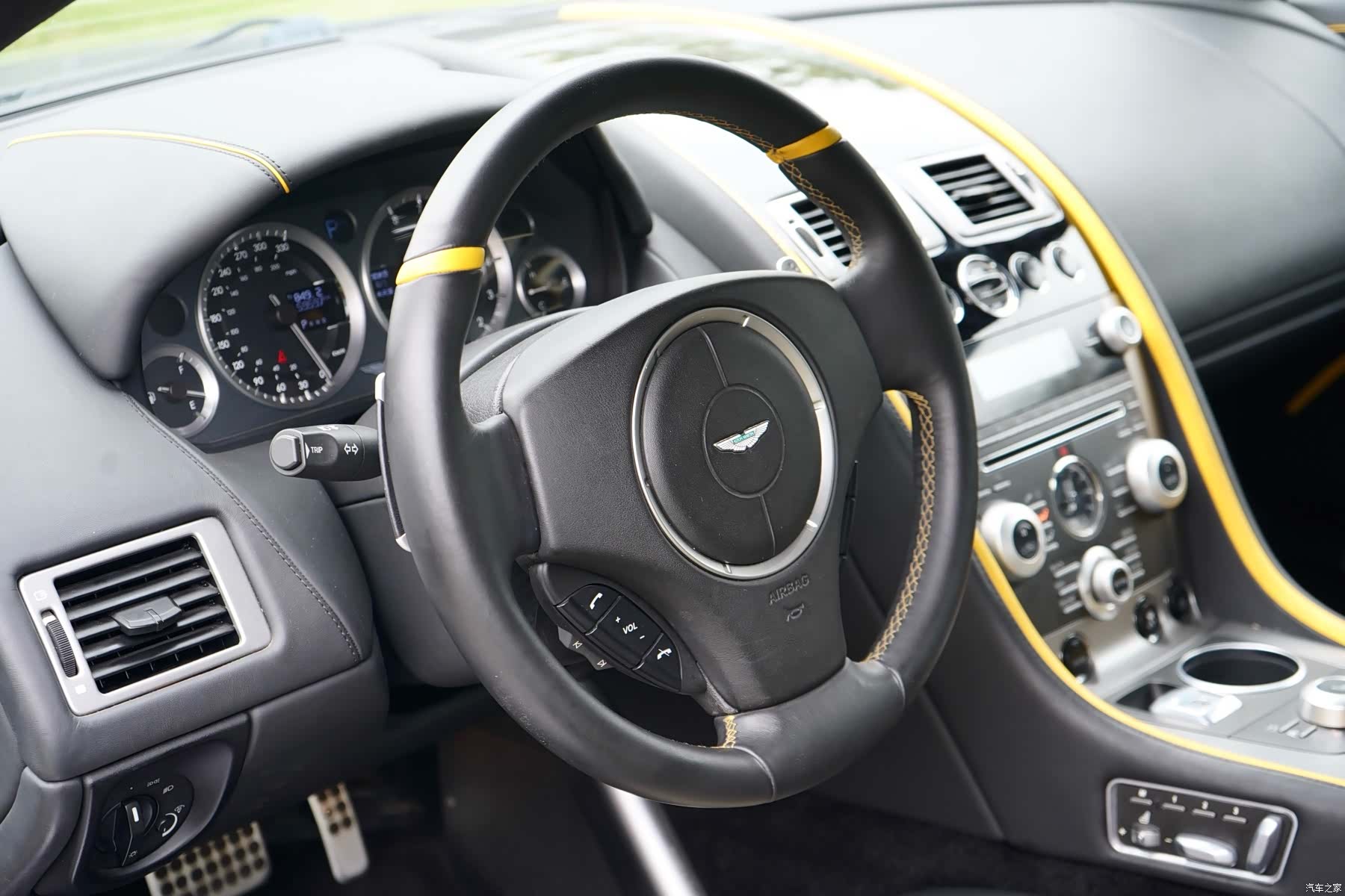 Aston Martin Rapide, 2011 6