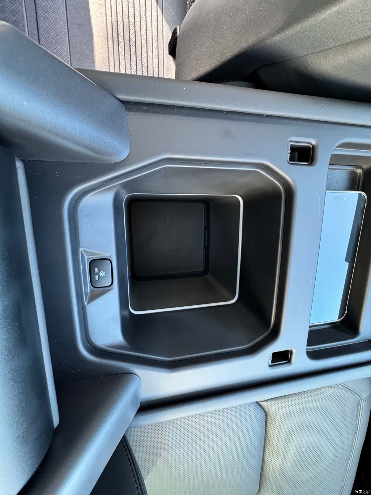 Land Rover Defender, 2024 16