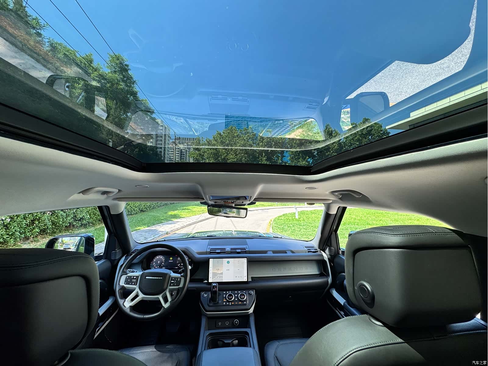 Land Rover Defender, 2024 14