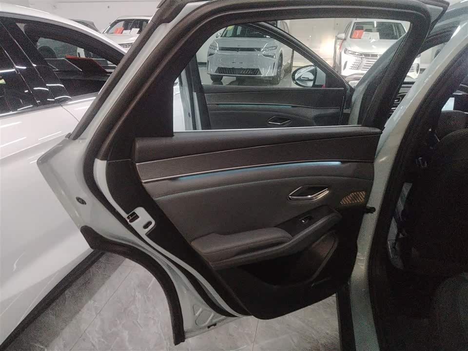 BYD Qin L BYD Qin L