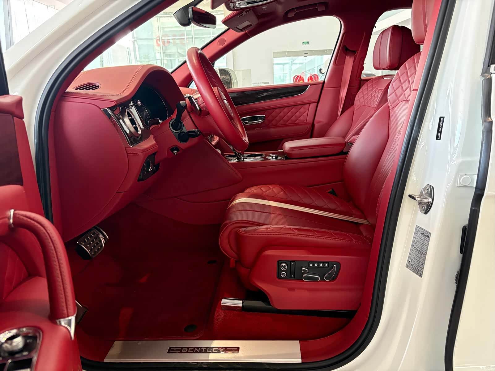 Bentley Bentayga, 2018 8