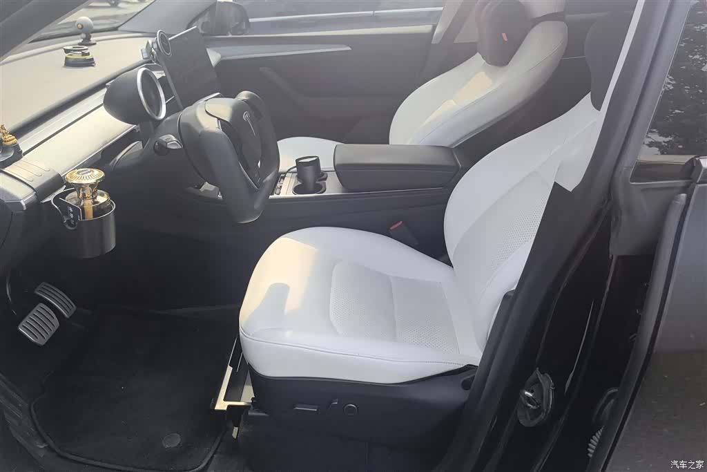 Tesla Model Y, 2024 9