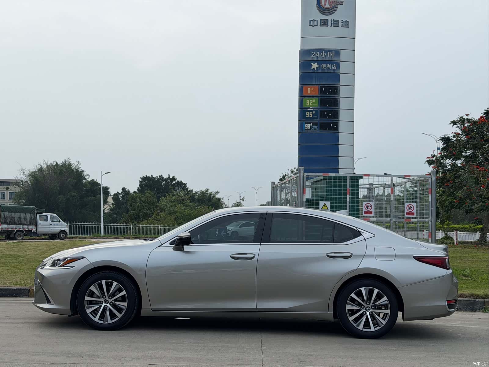Lexus ES, 2020 3