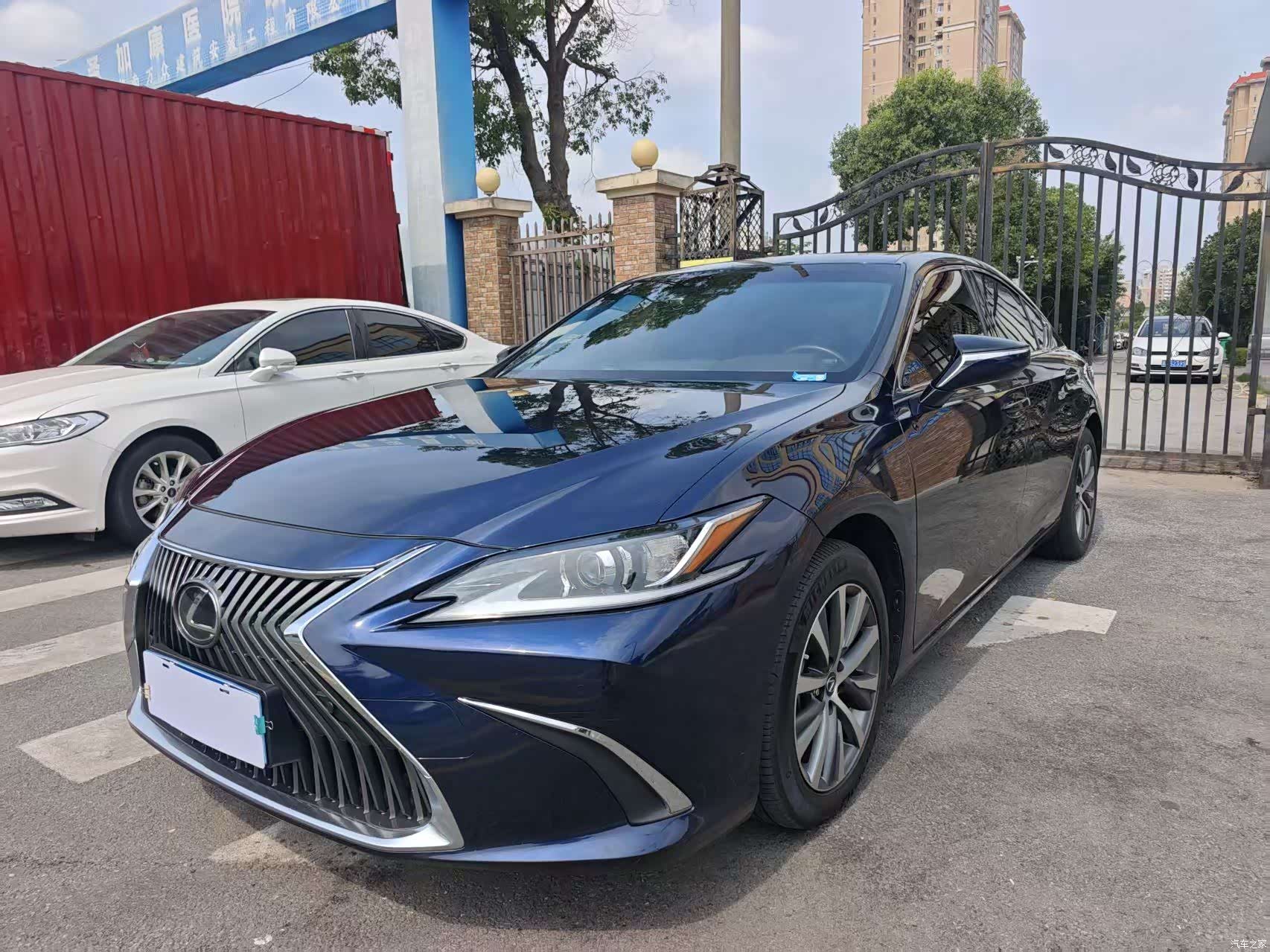 Lexus ES, 2021 1
