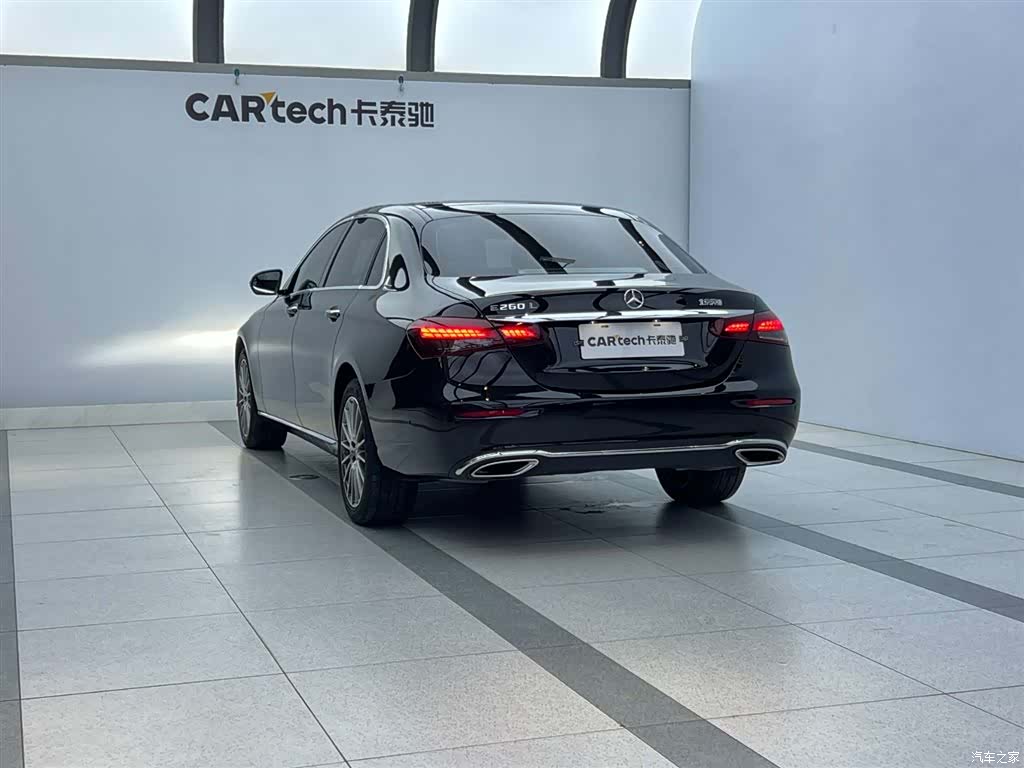 Mercedes-Benz E-Class, 2023 4