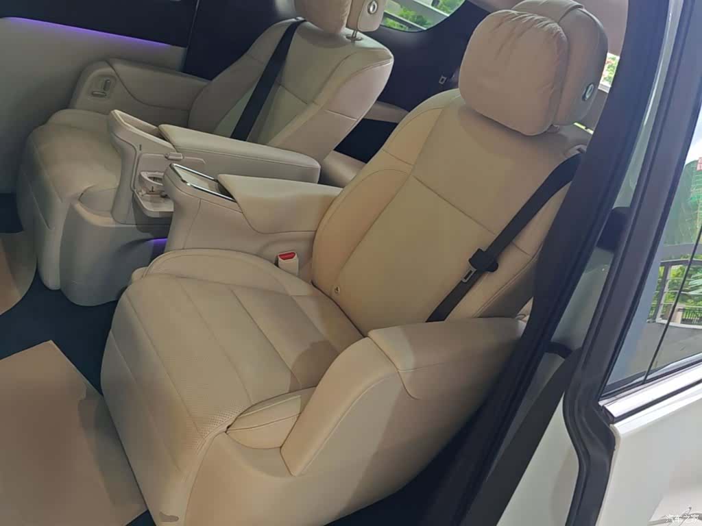 Li Auto MEGA, 2024 17