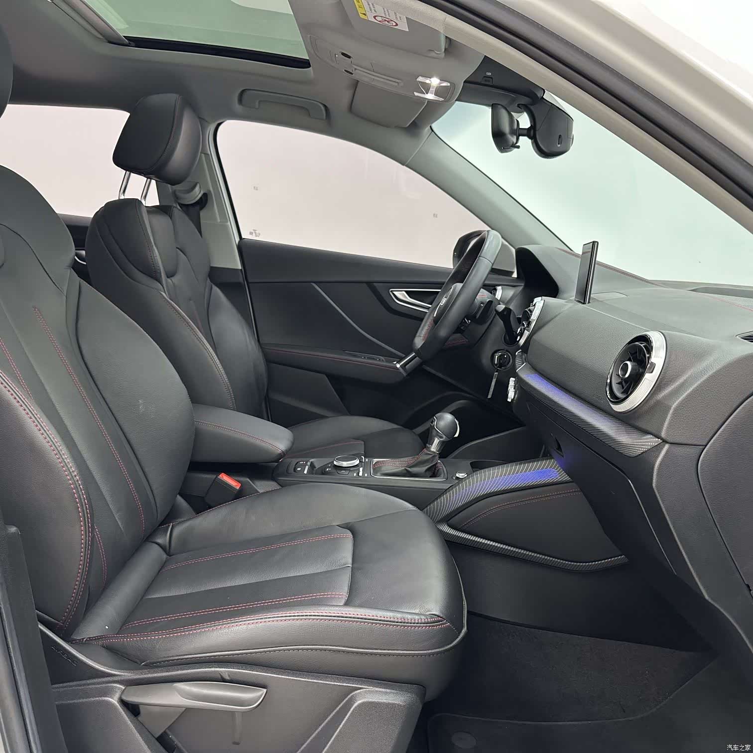 Audi Q2L, 2023 9