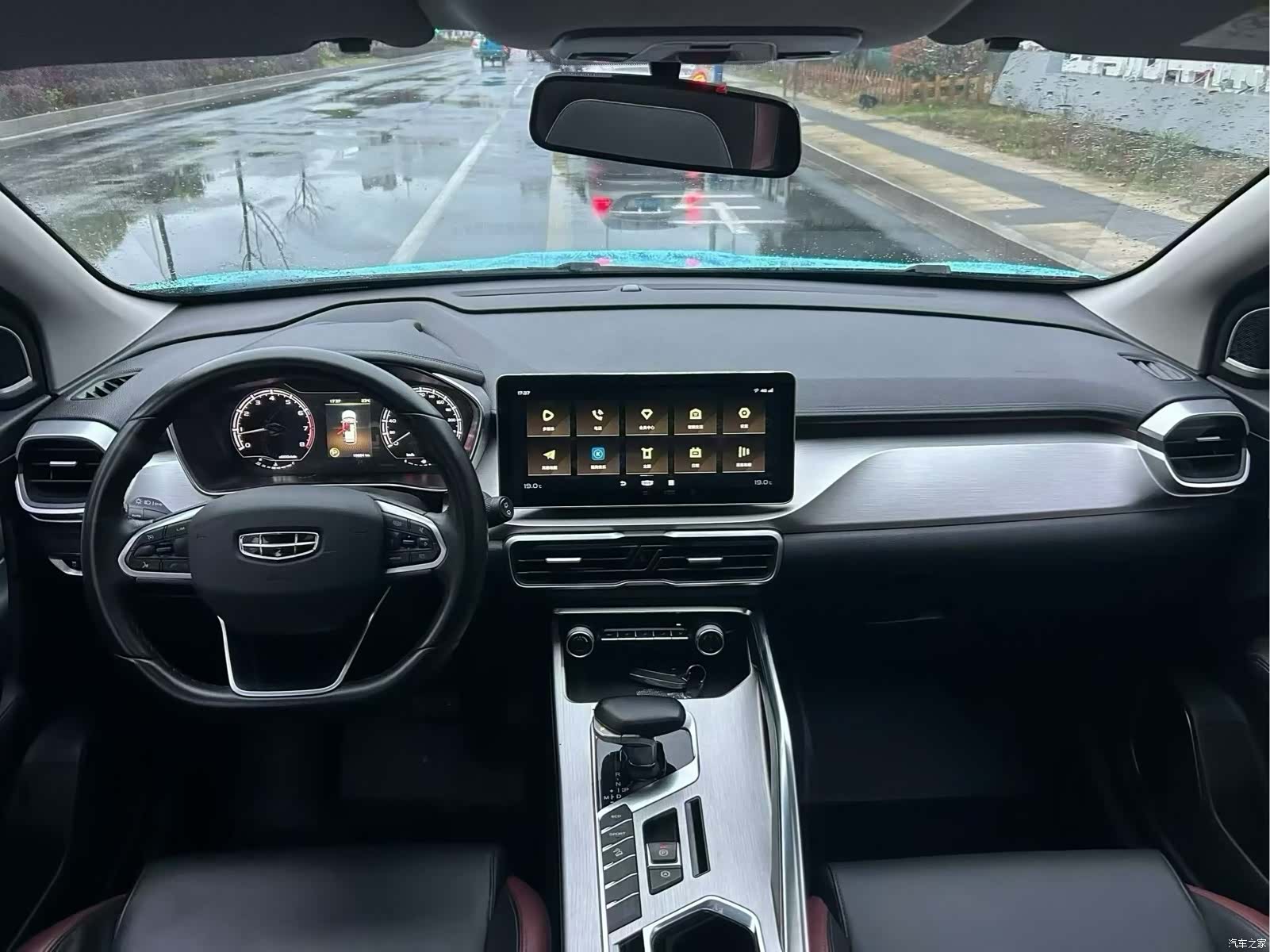Geely Coolray, 2022 8