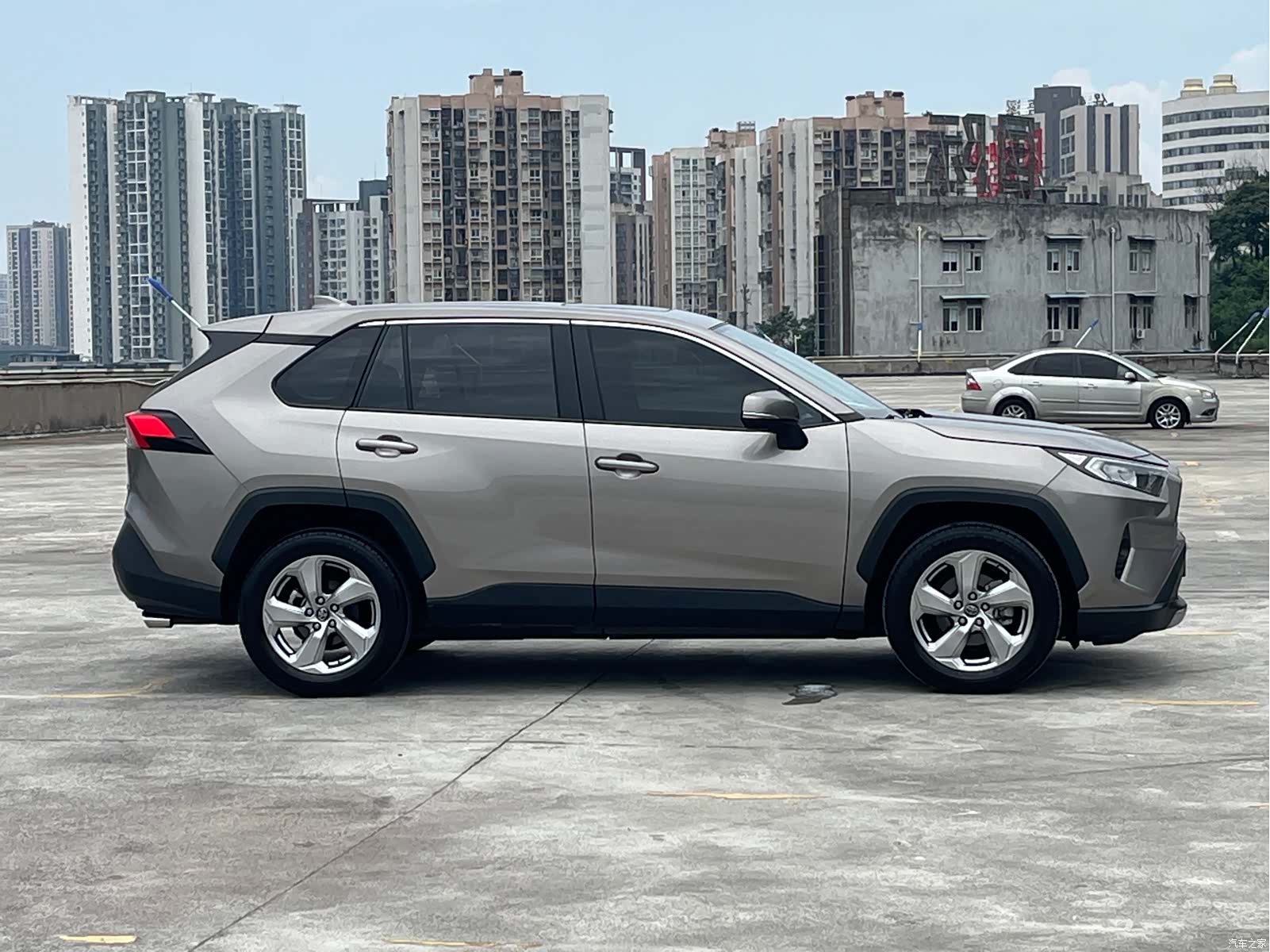 Toyota RAV4, 2021 6