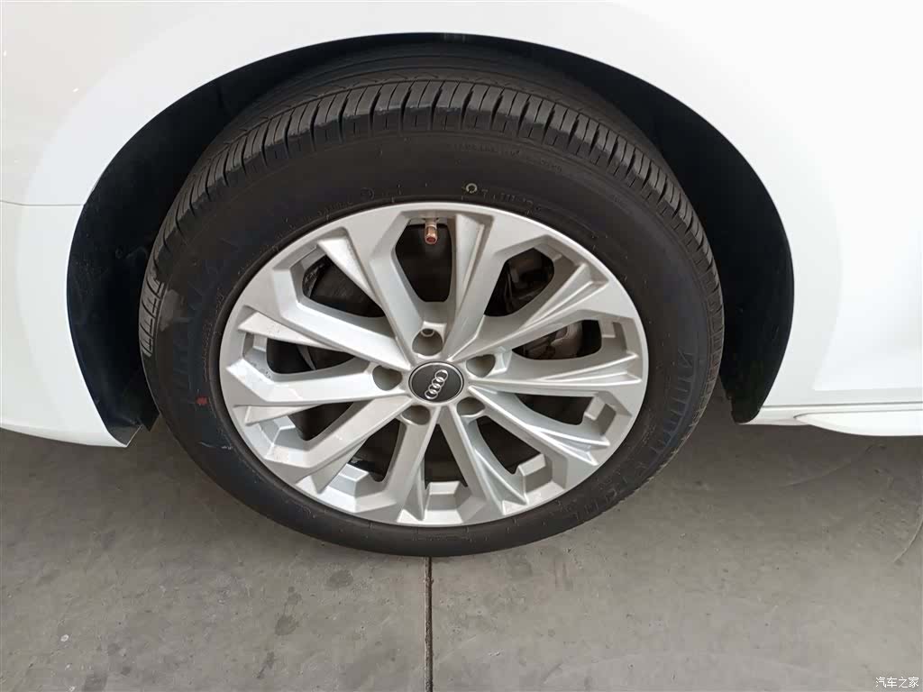 Audi A4L, 2019 25