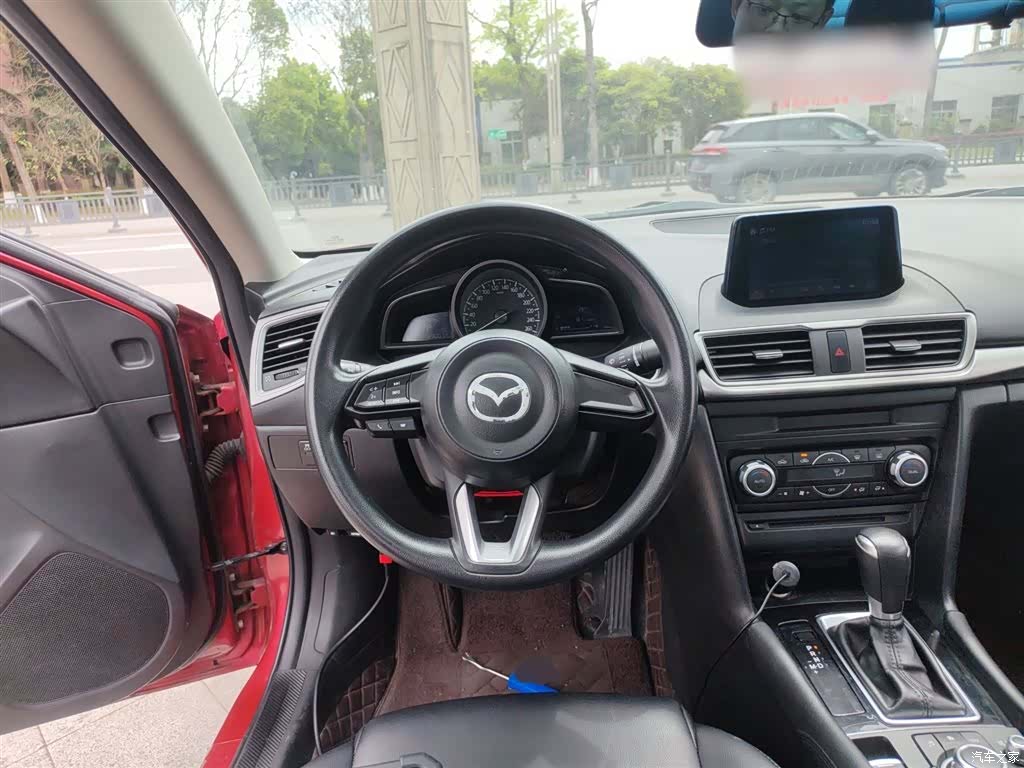 Mazda Mazda3, 2018 11