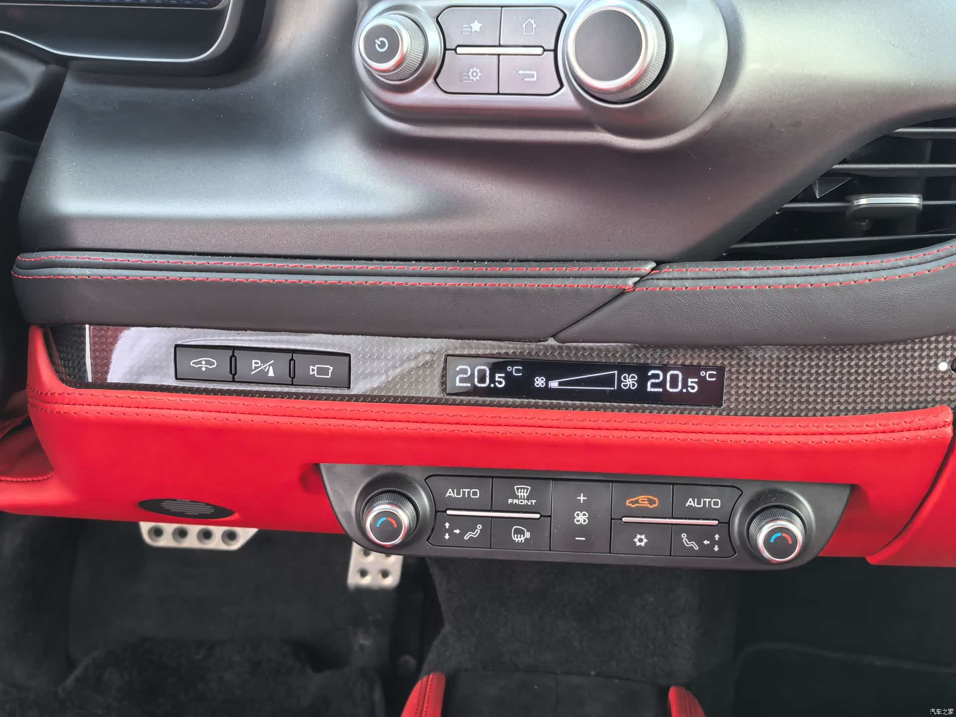 Ferrari F8, 2022 11
