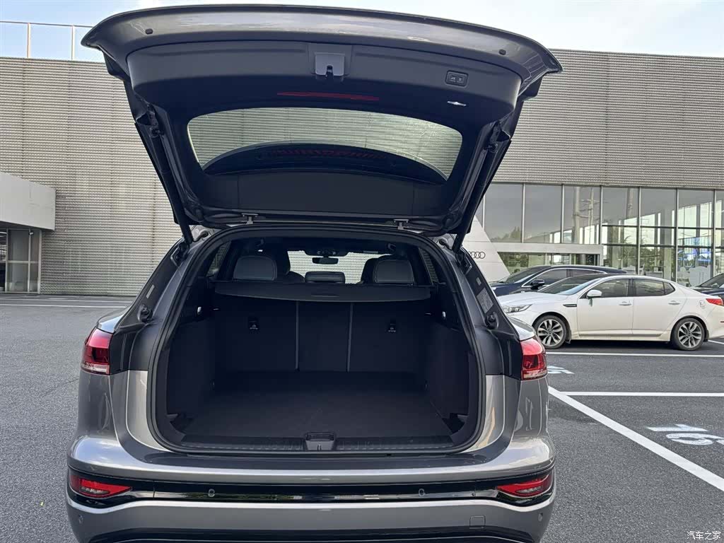 Audi e-tron, 2025 8