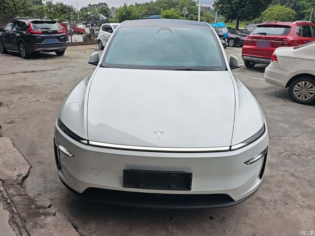 Tesla Model Y, 2025 3